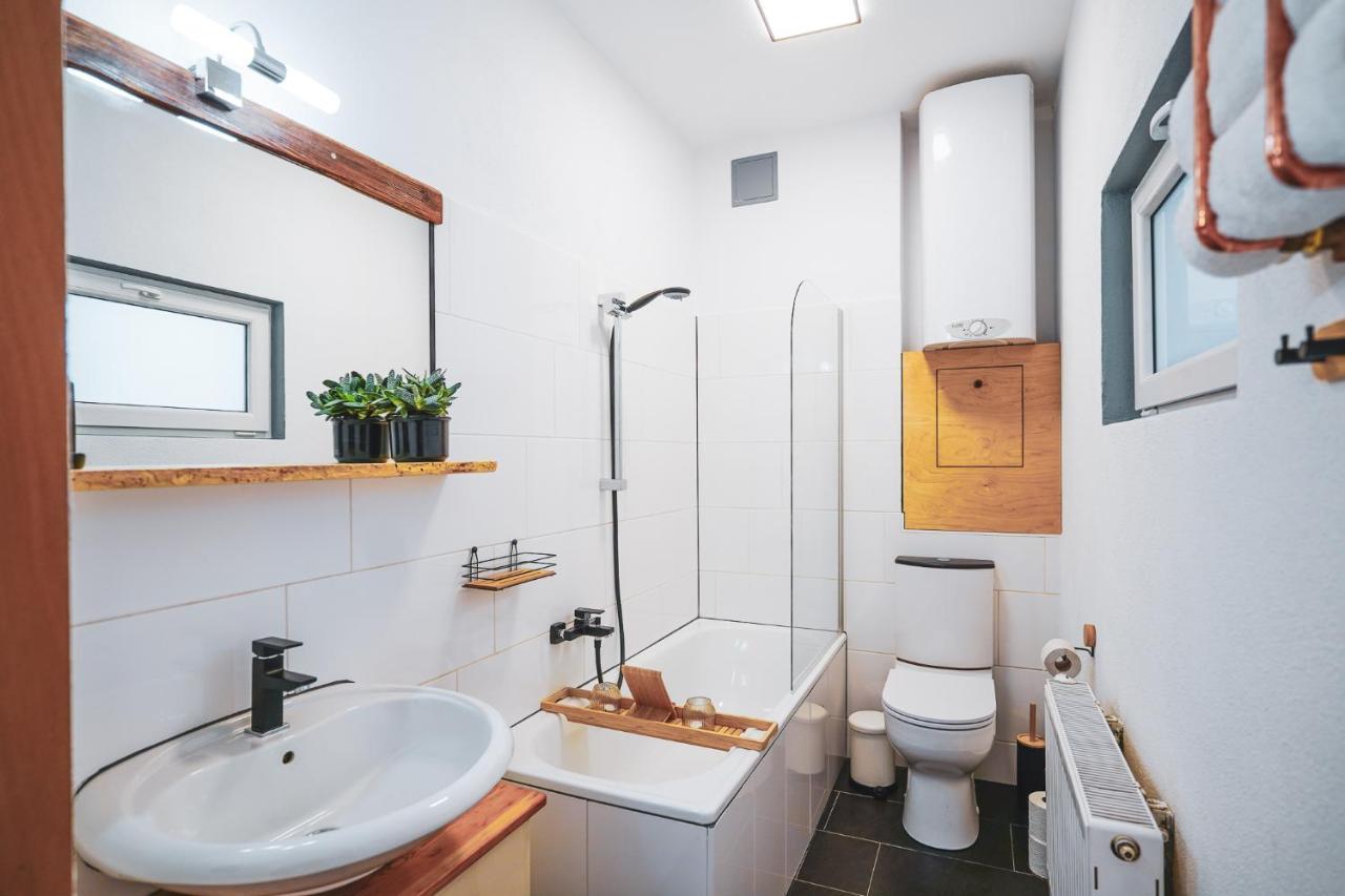 Studio Apartment Zur Alten Post, 48Qm Individualapartment Mit Blick Ueber Zittaus Altstadt, Ferienwohnung Im Altstadtkern Umrandet Vom Zittauer Gebirge Exterior foto